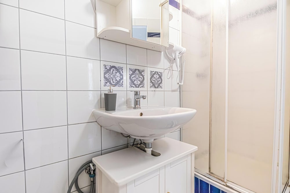 Cozy 2BR Apt Near Belvedere Palace