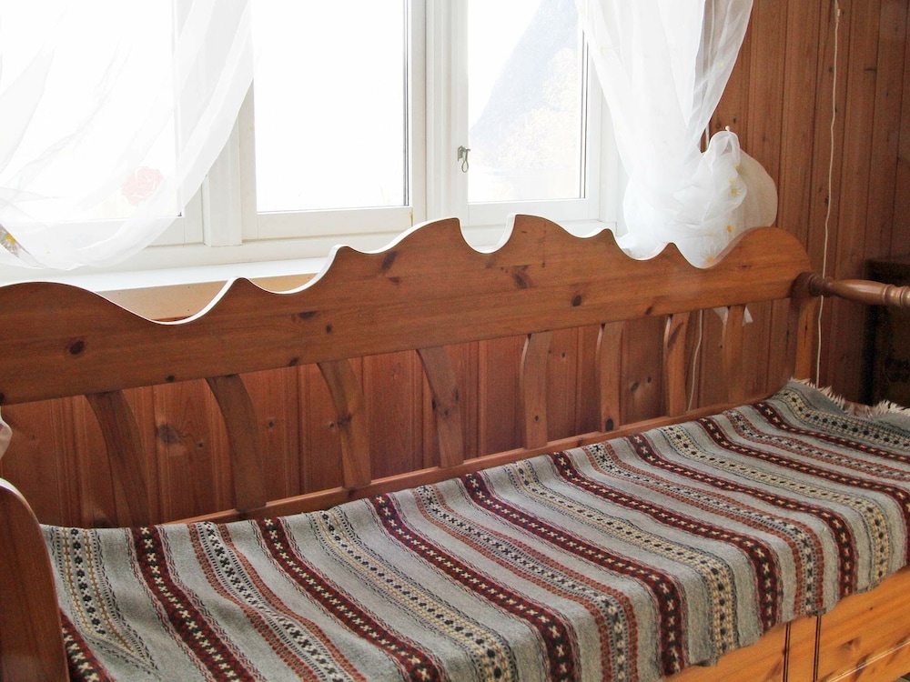 7 Person Holiday Home in Fresvik view 5