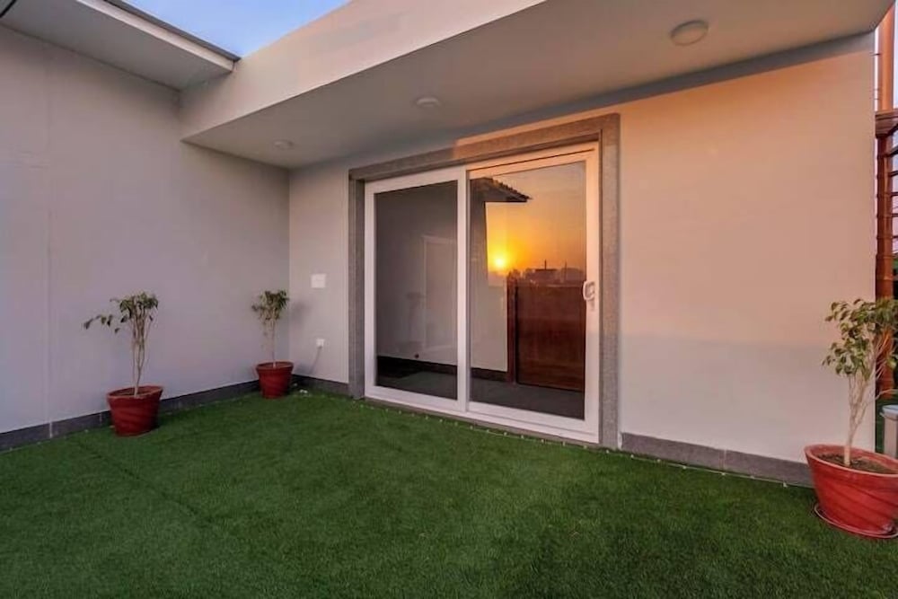 The Onyx by Parfait Street