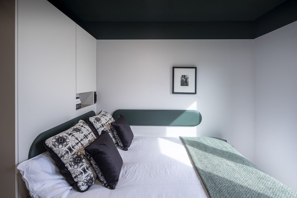 Modern Studios with Kitchen & Ensuite