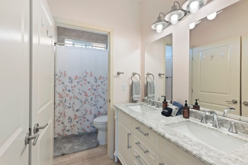 Spacious Single Level Home In Poway