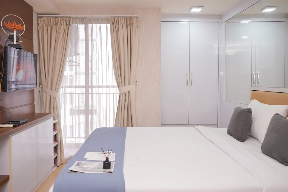 Restful Studio Room At Serpong Greenview Apartment