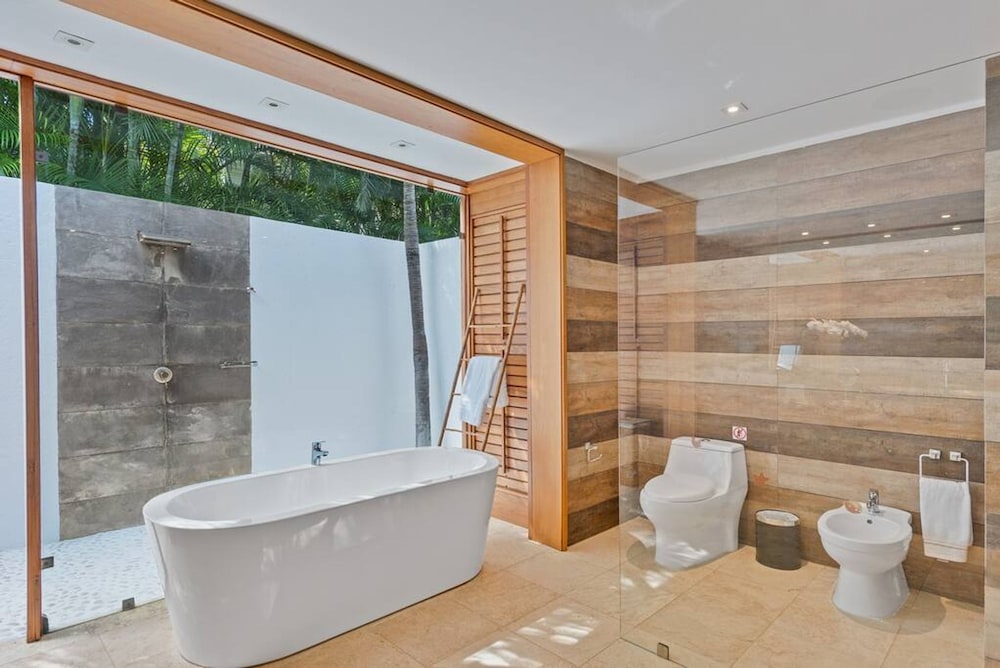 Beautifully-designed Contemporary Villa