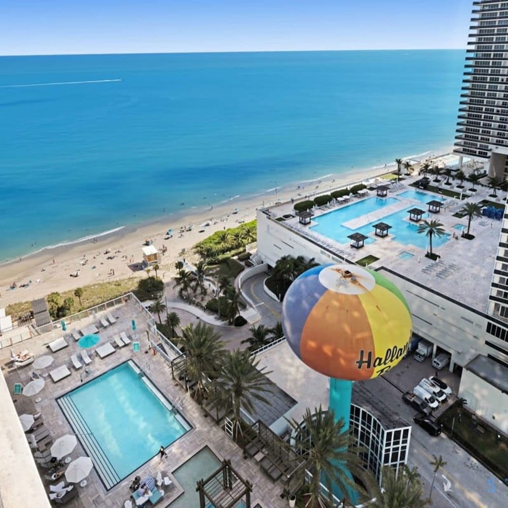 Rooftop Pool Oceanview Balcony Beachfront Resort