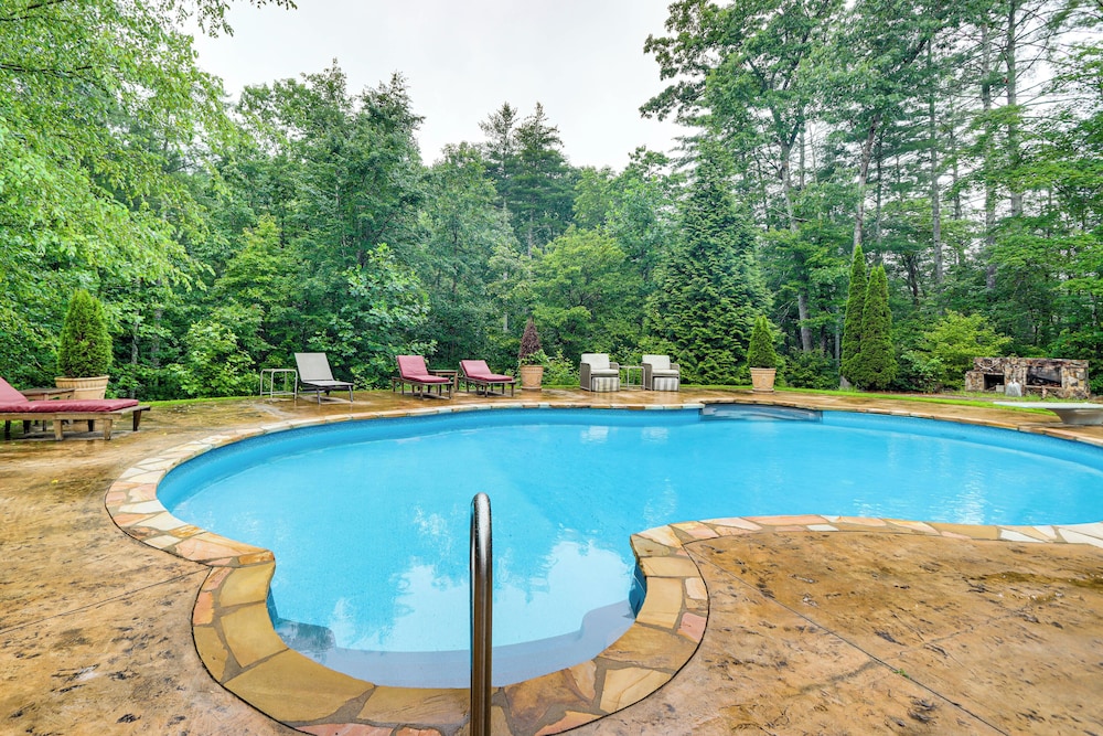 Game Room & Fireplaces: Group Dahlonega Getaway