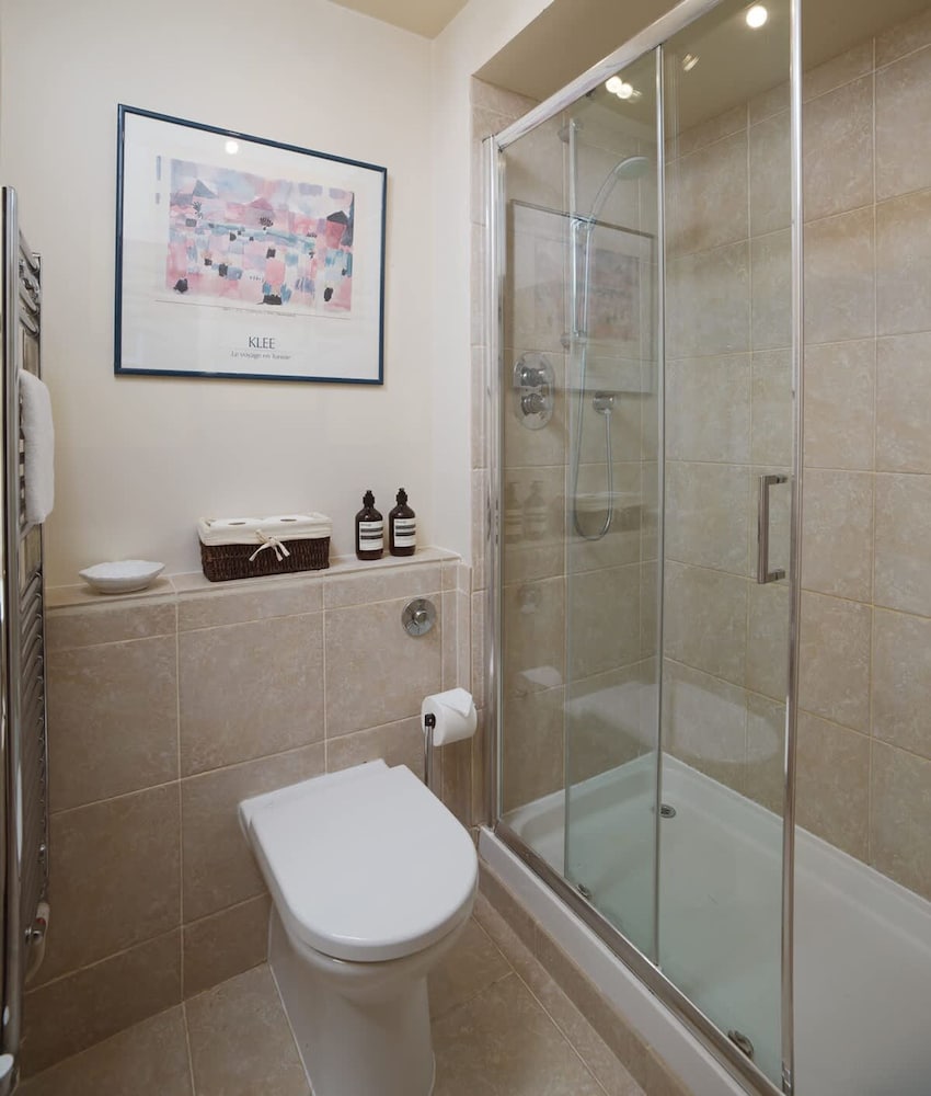 Colourful House 3 Bed Apt - Notting Hill
