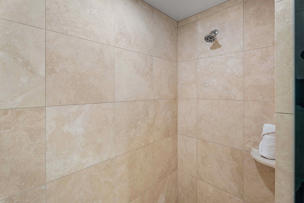 Private Beach Access Includes Concierge Outdoor Spacious Lanai!