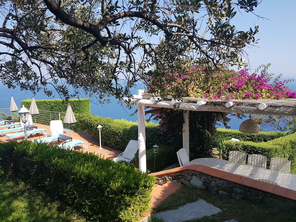 VILLA AGA