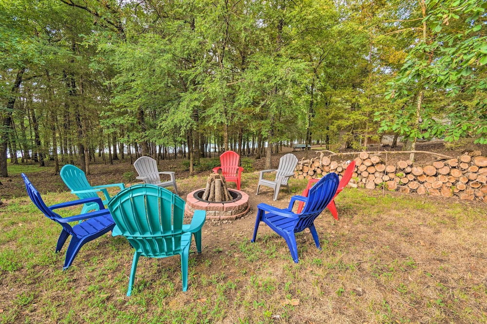 Scranton Vacations - Lakefront Hideaway in Scranton: Spacious Deck - Property Image 29