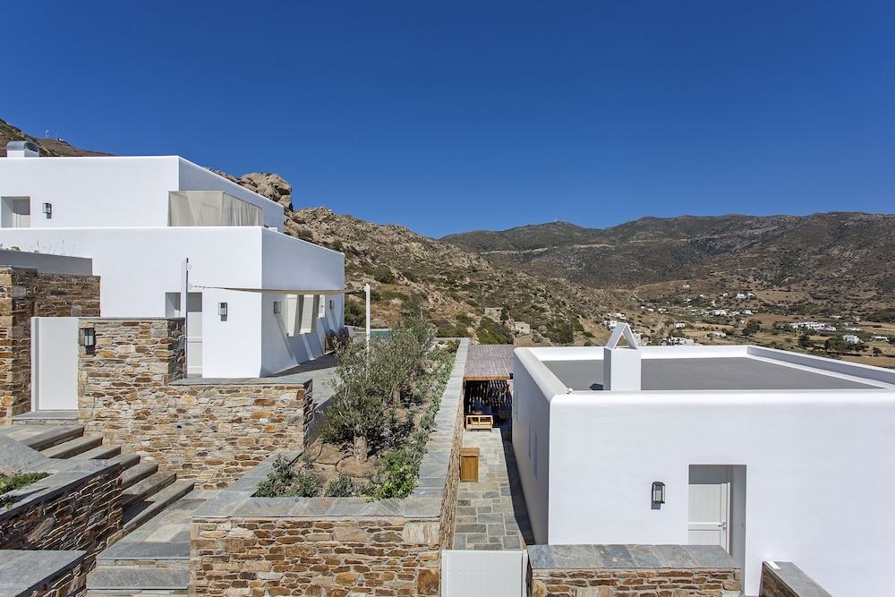 Far Out Hotel & Spa
