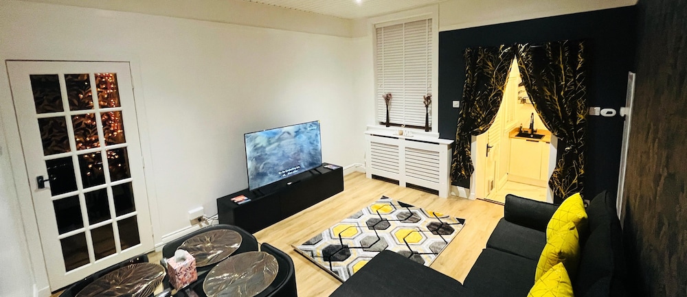 Luxury Entire Holiday Apartment - Self Checkin & Checkout
