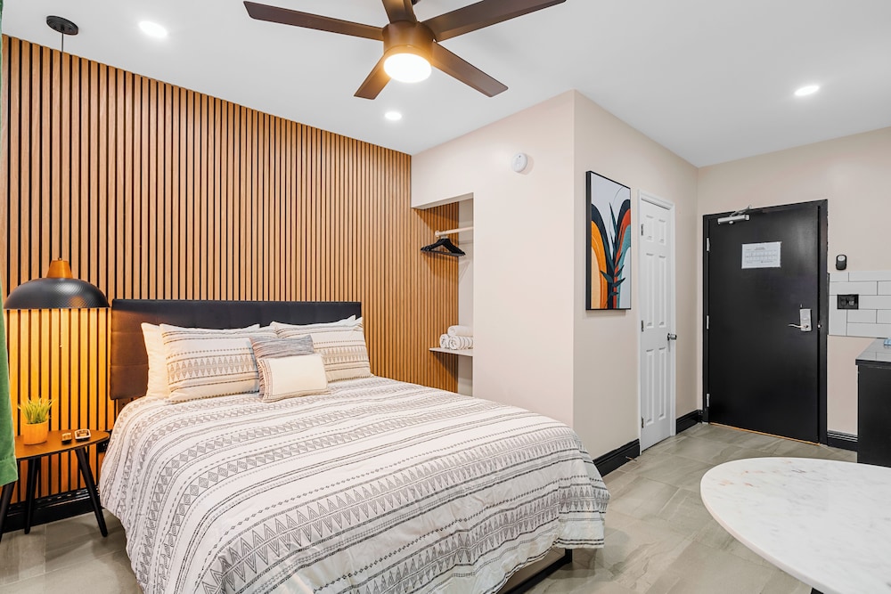 Baybreeze Apartments by Lowkl view 5