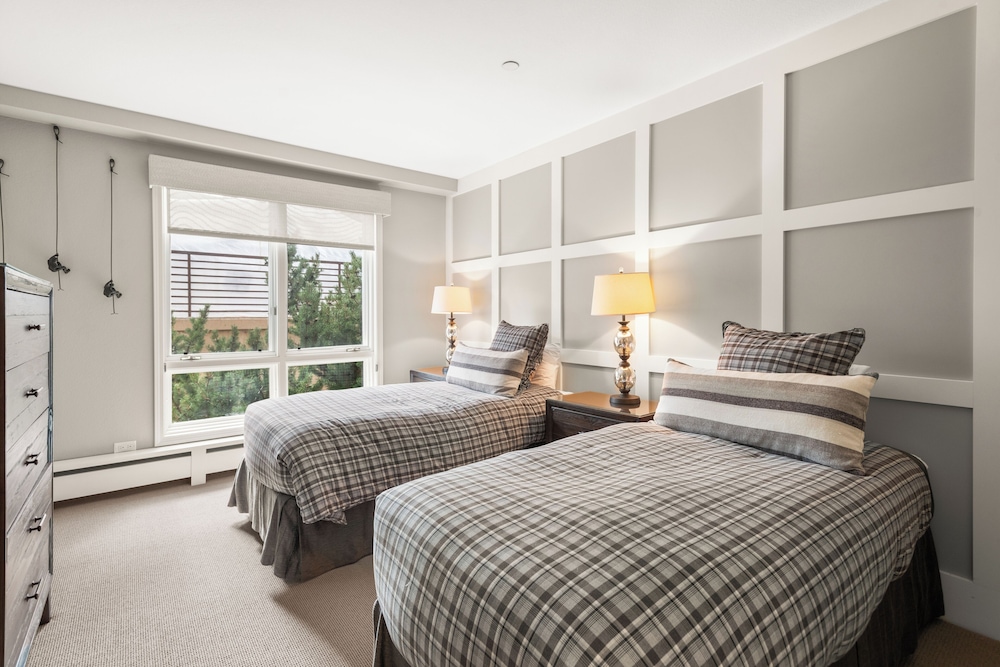 Chamonix Condominiums by Frias view 5