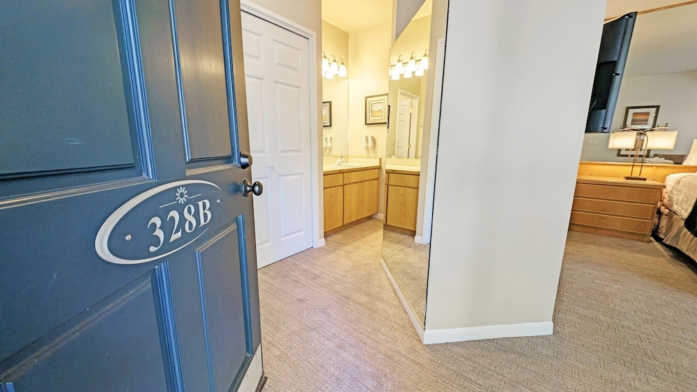 Mt Bachelor Village 328 B 1 Bedroom Condo