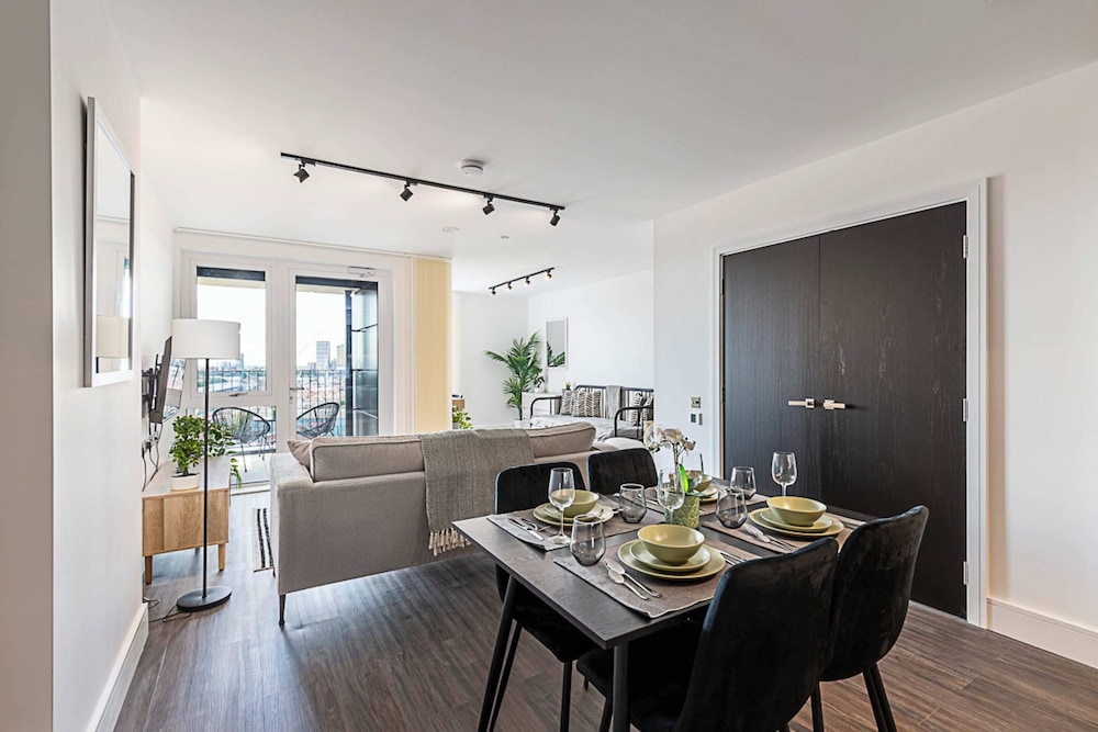 Sky-high Apartment With Modern Decor