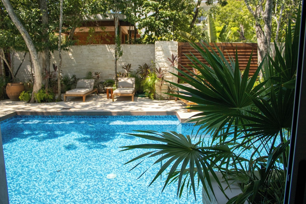 NHOA 111A 2BR Condo Pool access