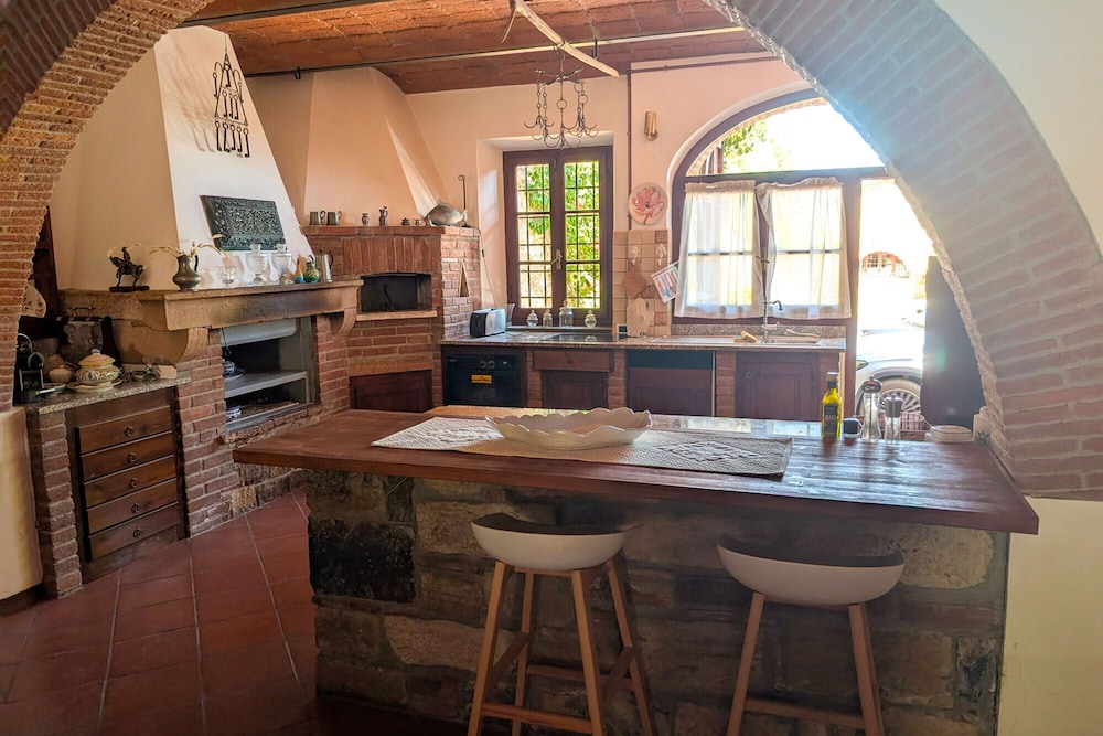 Villa Poggio al Coniglio a Suvereto con Piscina