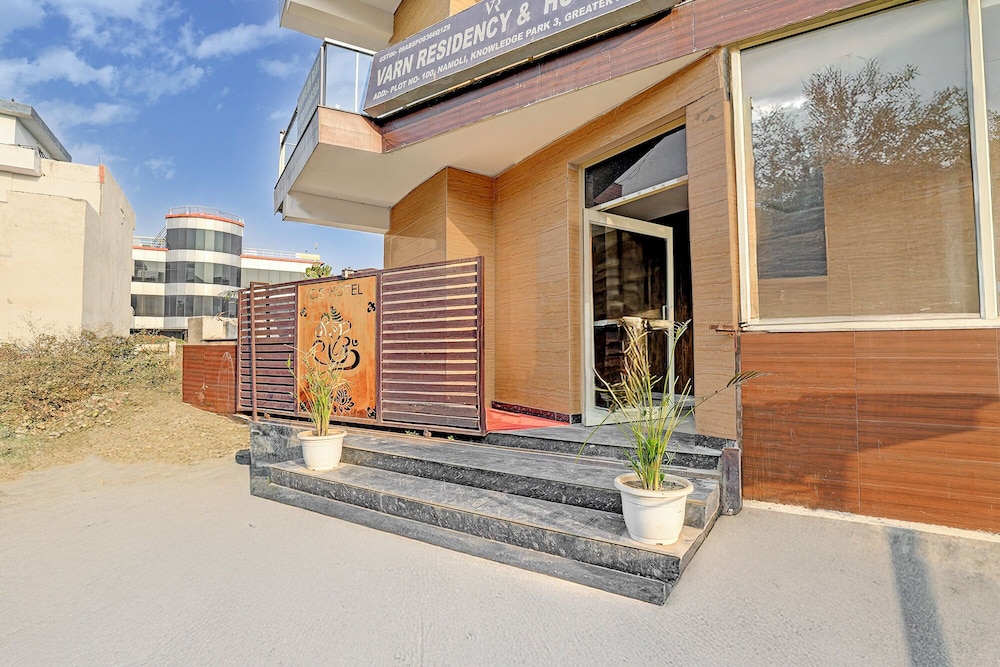 Fabhotel Varn Residency