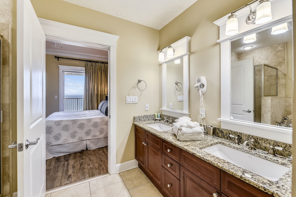 Grand Panama Beach Resort by Book That Condo
