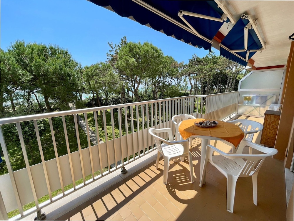 Beachfront Flat With a Stunning Terrace