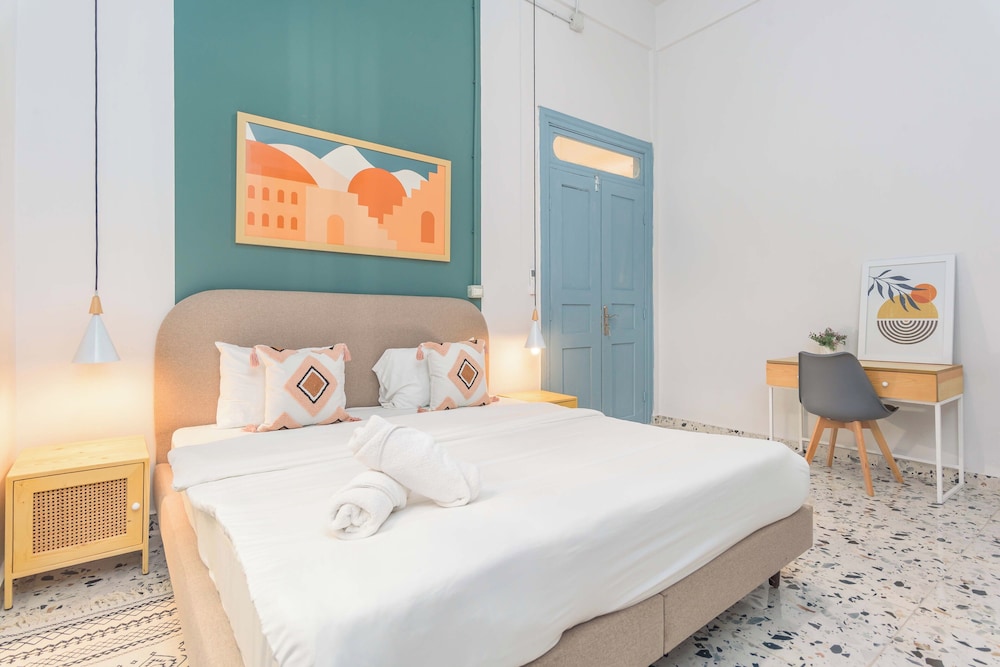 Flame 3-Bedroom Apartment in Mar Mikhael