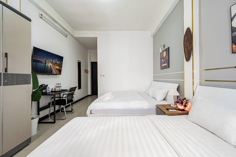 Saigon Central Group Stay