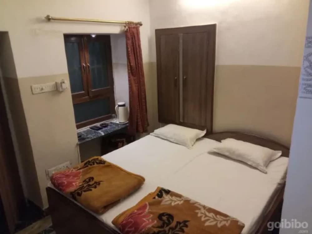 Goroomgo The Central Guest House Kanpur view 4