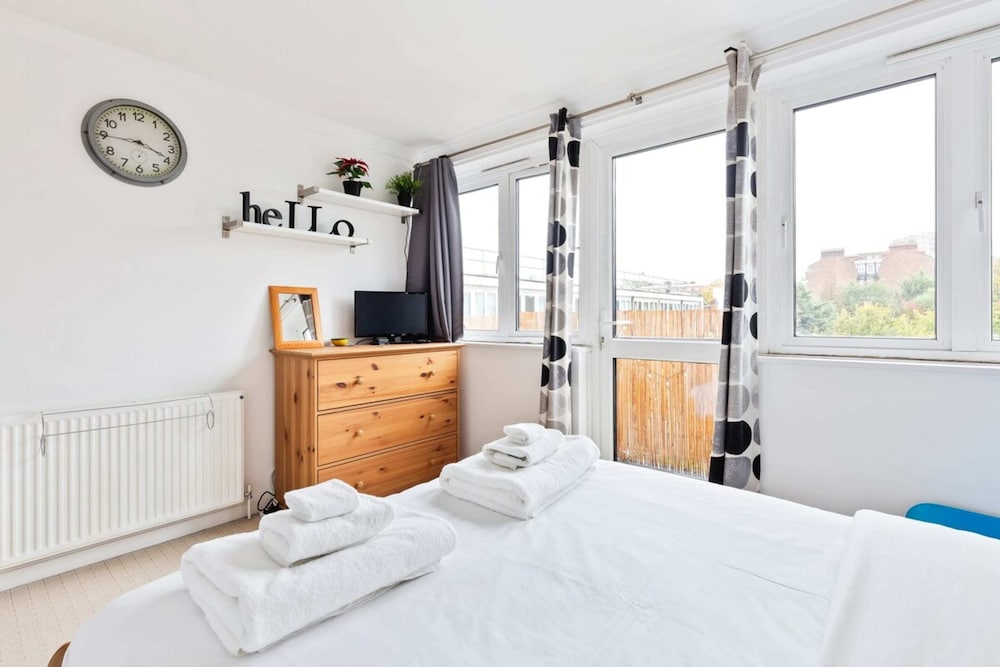 Spacious 2 Bedroom Apartment in Cricklewood