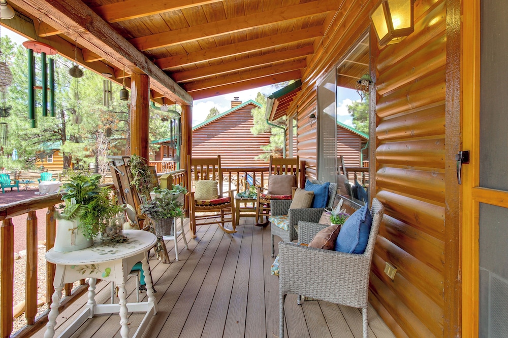 Near Hiking Trails: Heber-overgaard Haven w/ Deck!