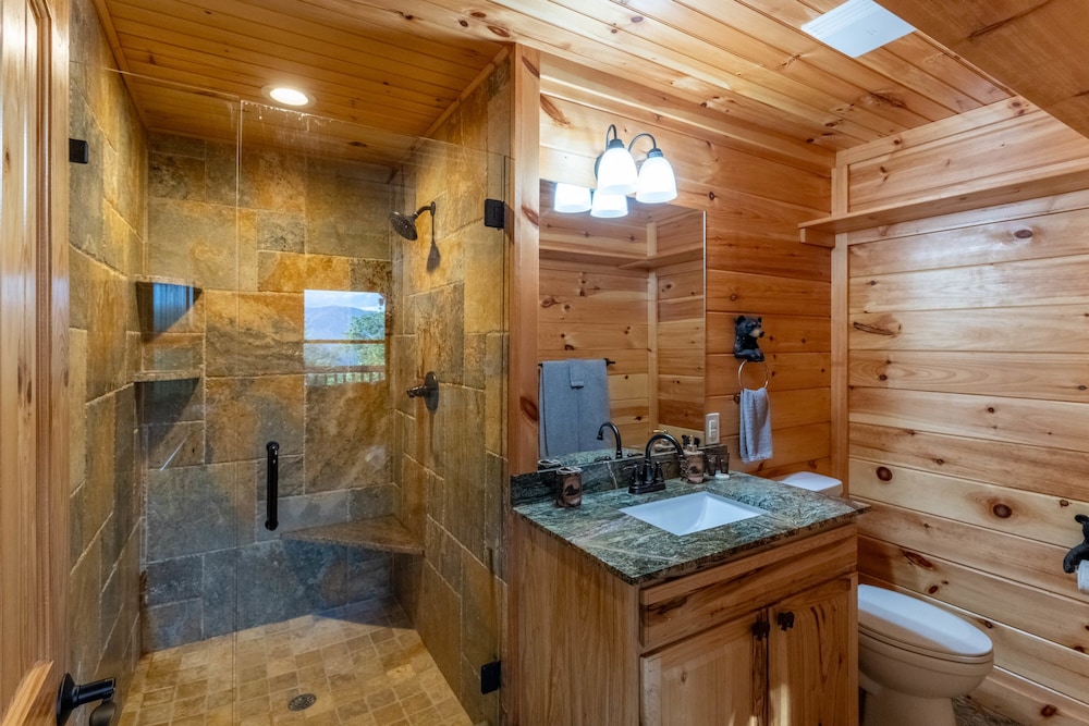 Luxury 4200 Sqft Log Cabin on 50 Acres Sleeps 16