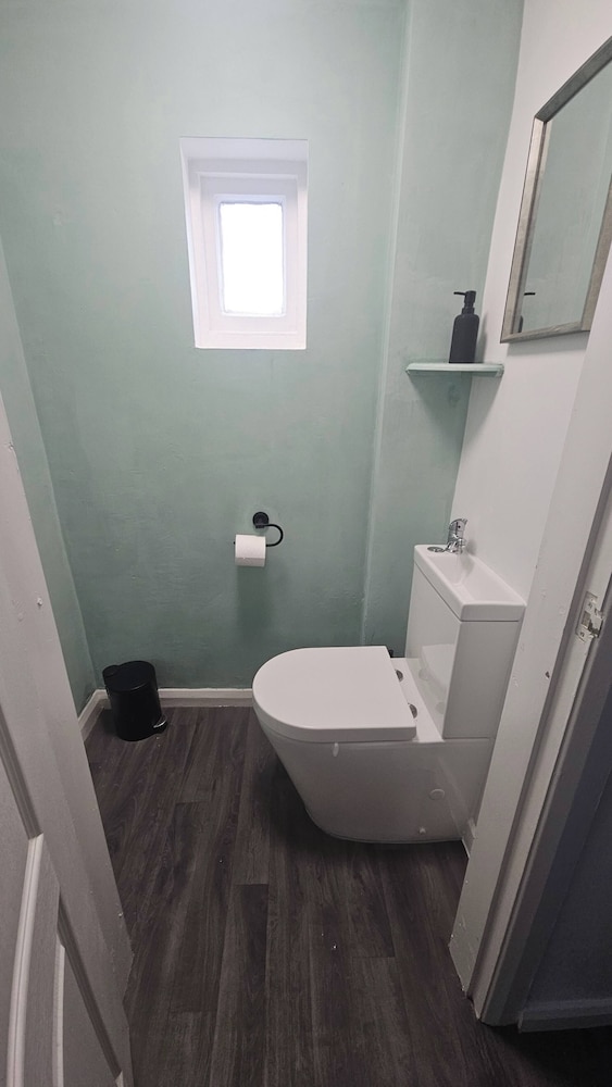 Charming 3-bedroom Home in Doncaster, Perfect for Family, Friends & Contractors