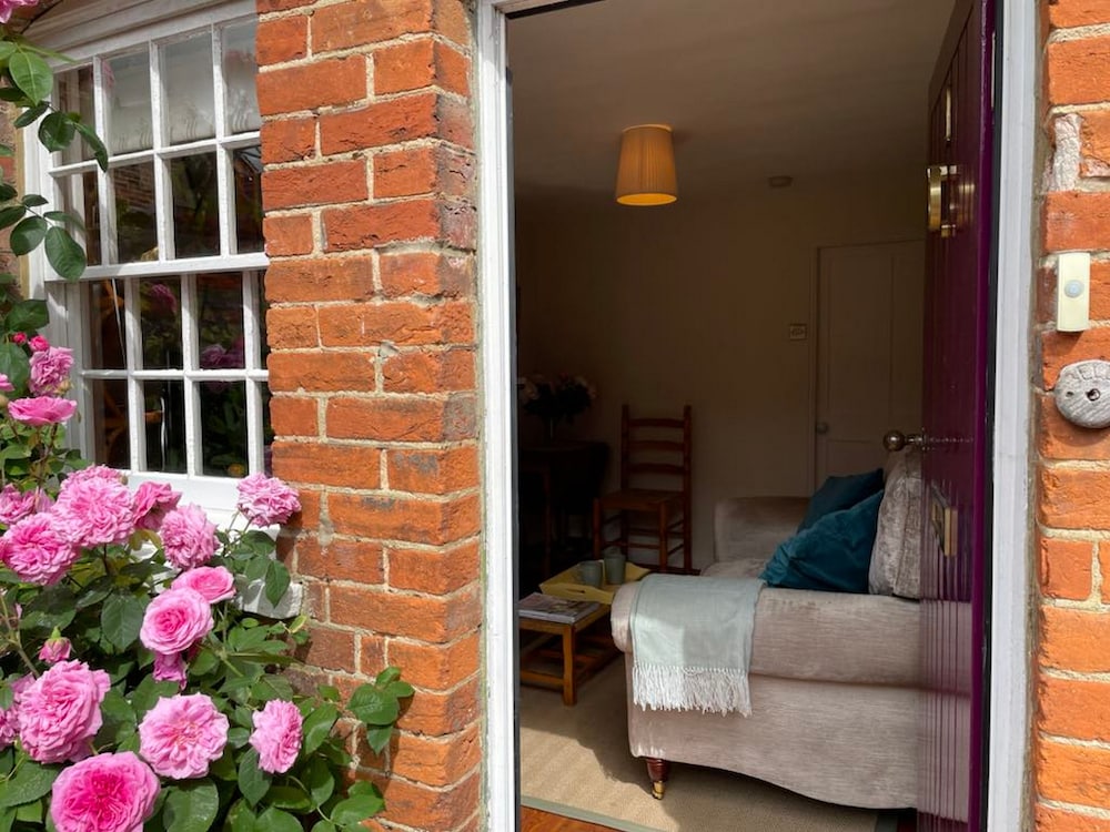 Historic 1Bd Cottage In Heart Of Farnham