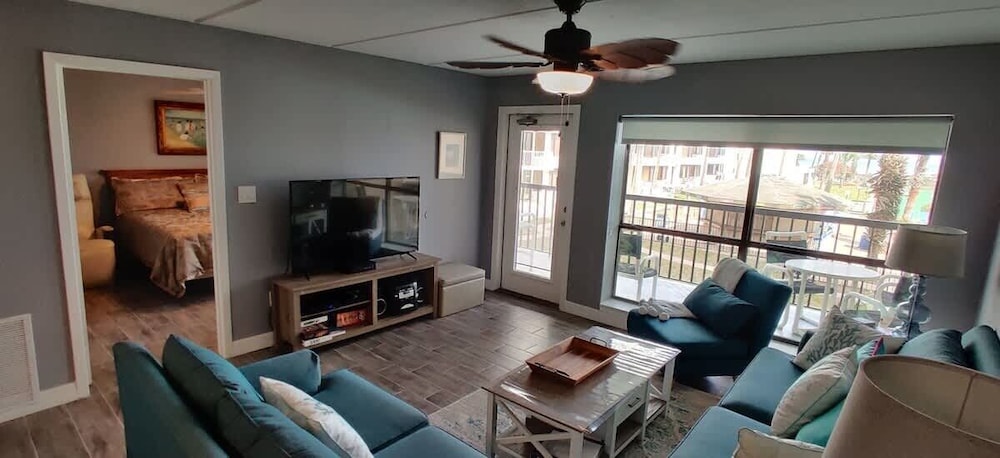 Saida Beachfront Luxe Condo Two Heated Pools 2 Bedroom Condo