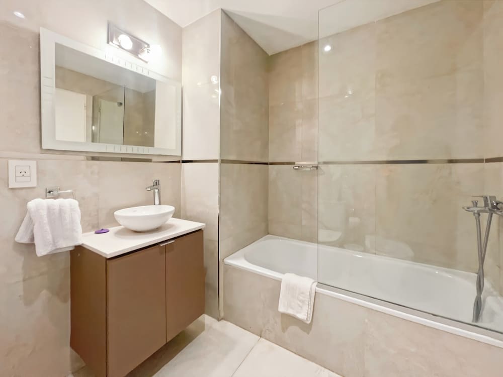 Ayres Suites Moreno
