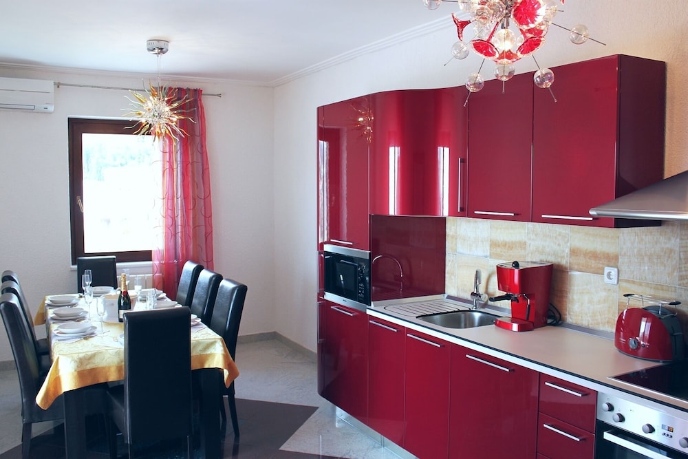 Luxury Apartment in Opatija for 8 People With Pool and Silk Bedding view 4