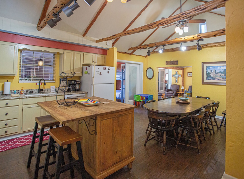 Hill Country Retreat 2 Bedroom 2 Bath