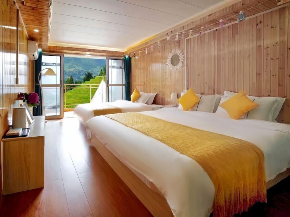 Happy live hotel