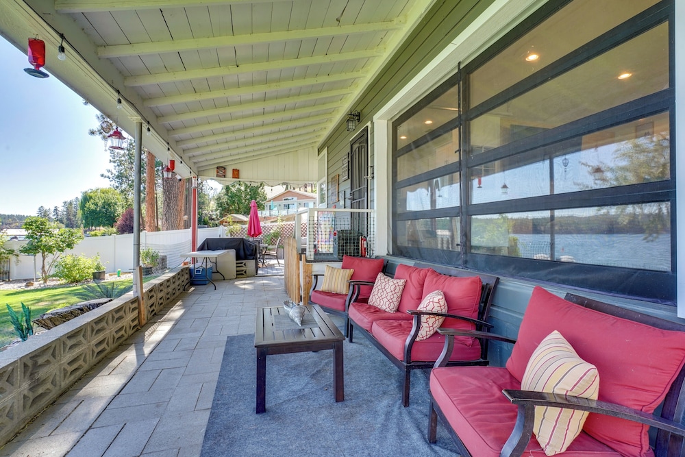 Waterfront Deck w/ Fire Pit: Lake Spokane Gem!
