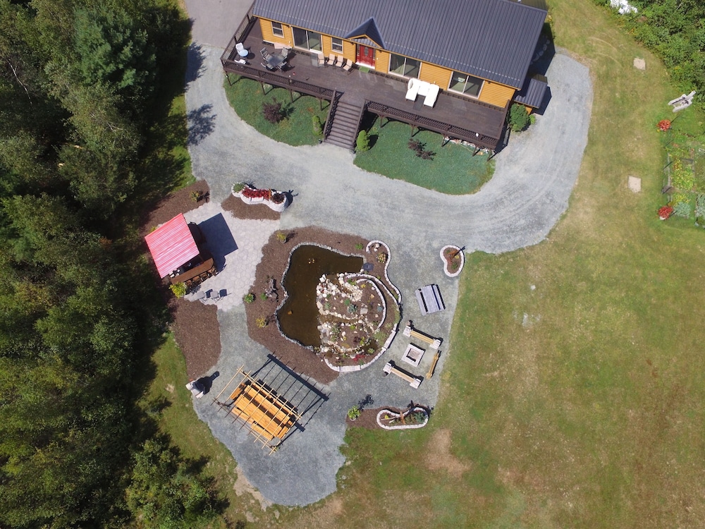 Moose Lodge and Cabins by Bretton Woods Vacations