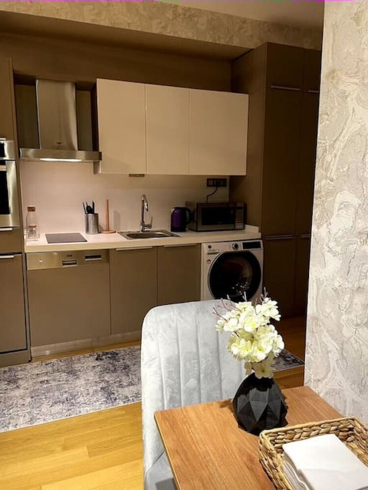 Brand-new Luxurious Studio Near Mall of Istanbul