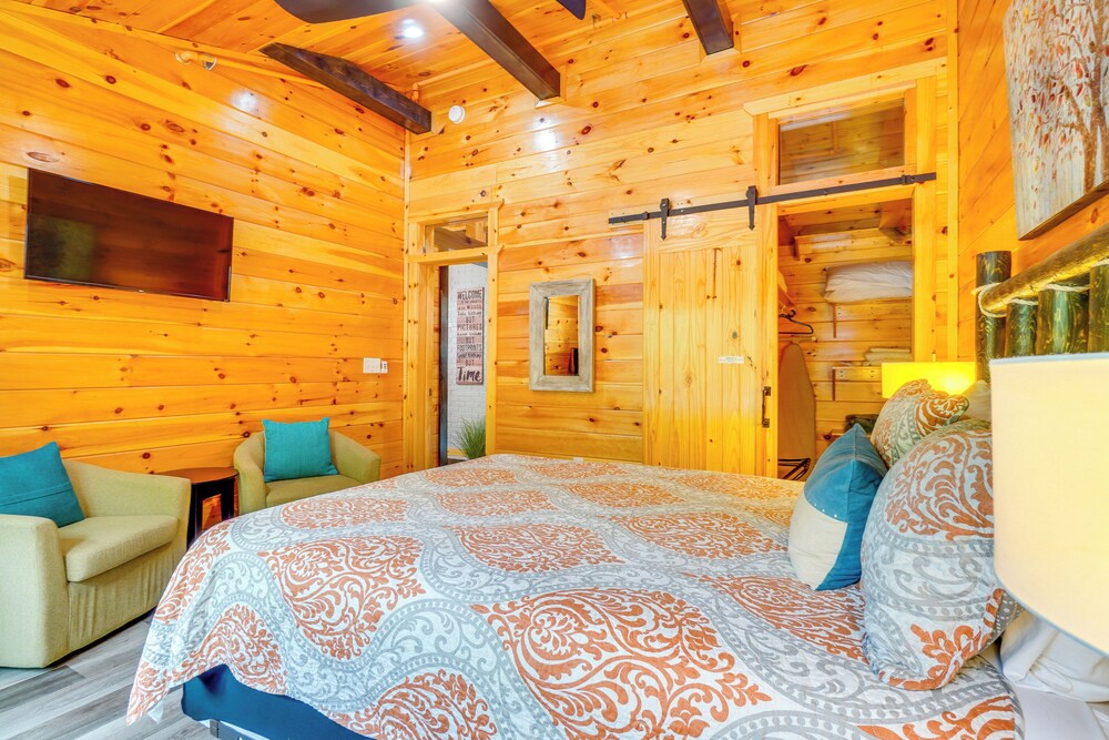2 Mi to the Island in Pigeon Forge: Serene Escape