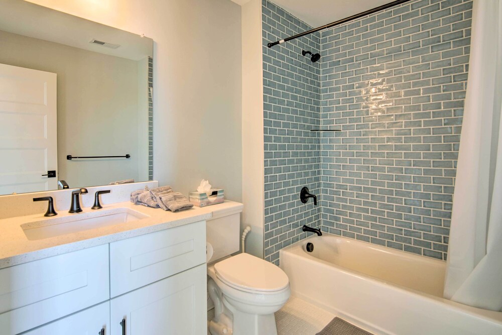 Gorgeous Newly Built Home: Golf Course View!, photo 30