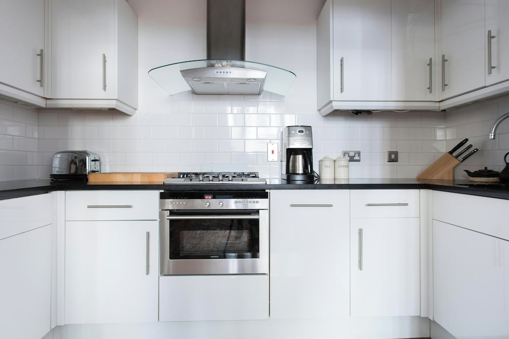 Clanricarde Gardens II by Onefinestay