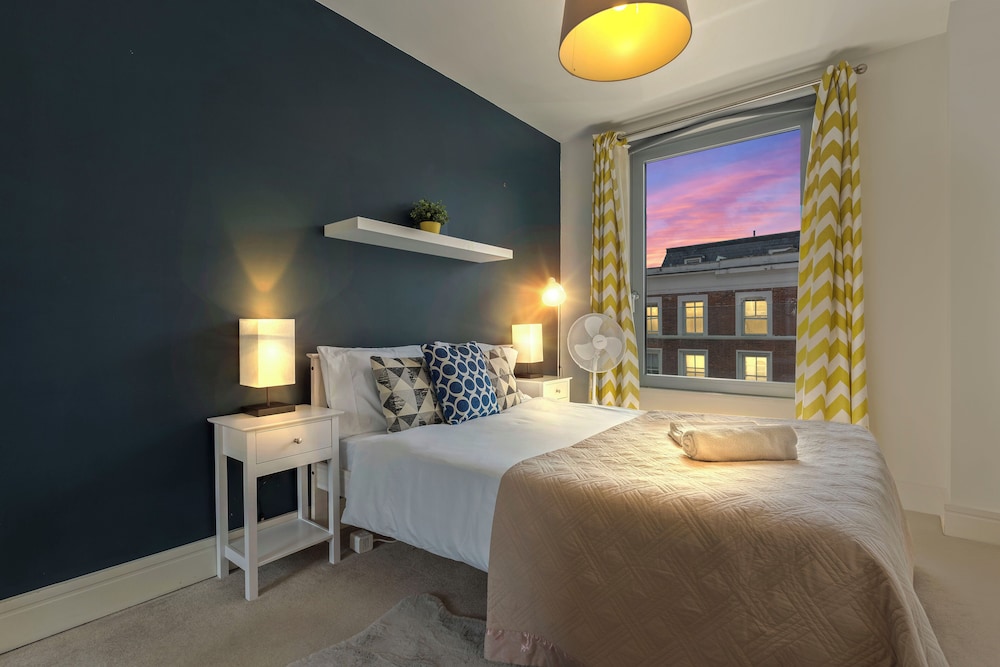 Kingsland High Street Apartment