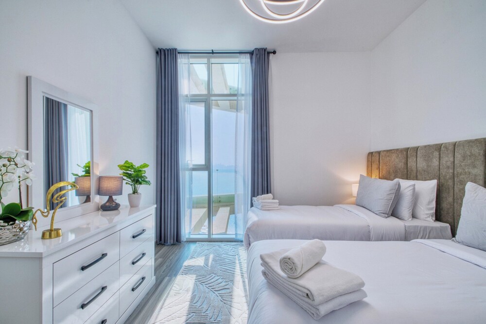 GLOBALSTAY. Azizi Royal Bay Apartments