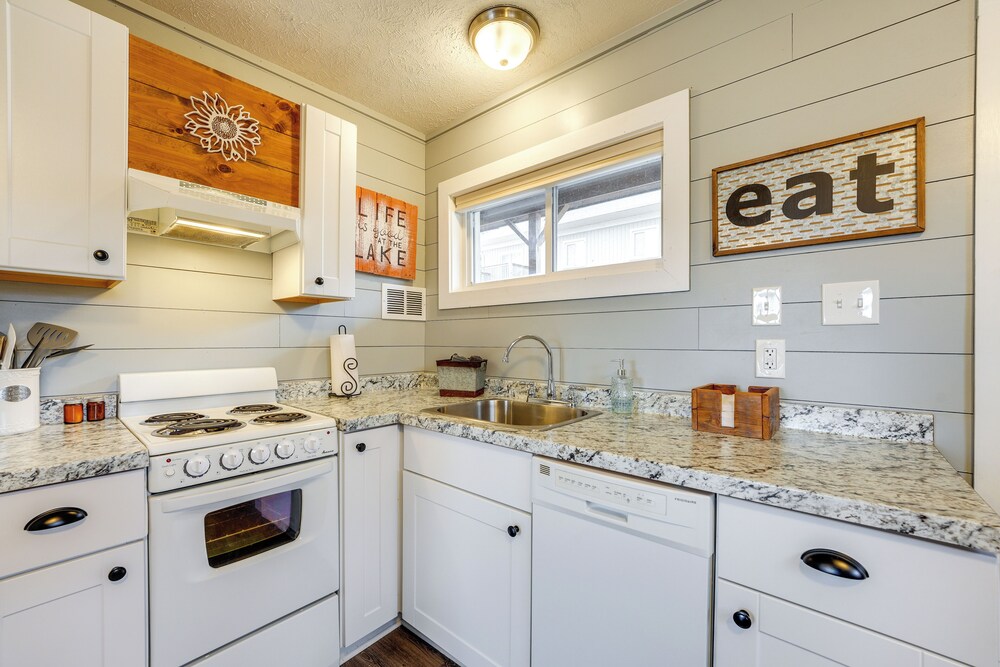 Hike, Boat, Fish & More: Table Rock Lake Cottage
