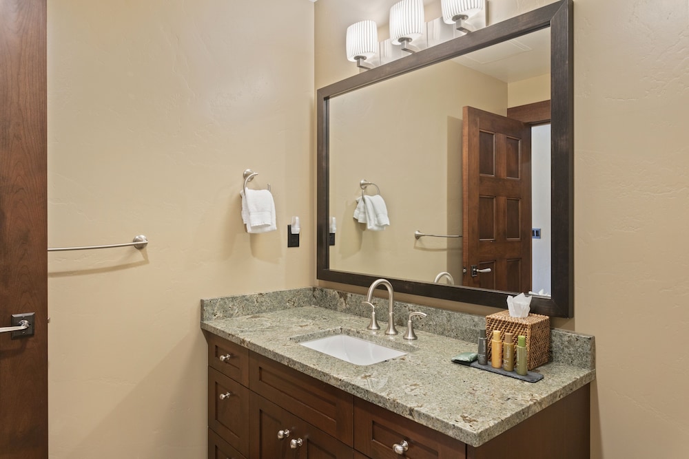 Flagstaff Lodge at Deer Valley Resort - Three Bedroom Residence #302 3 Condo