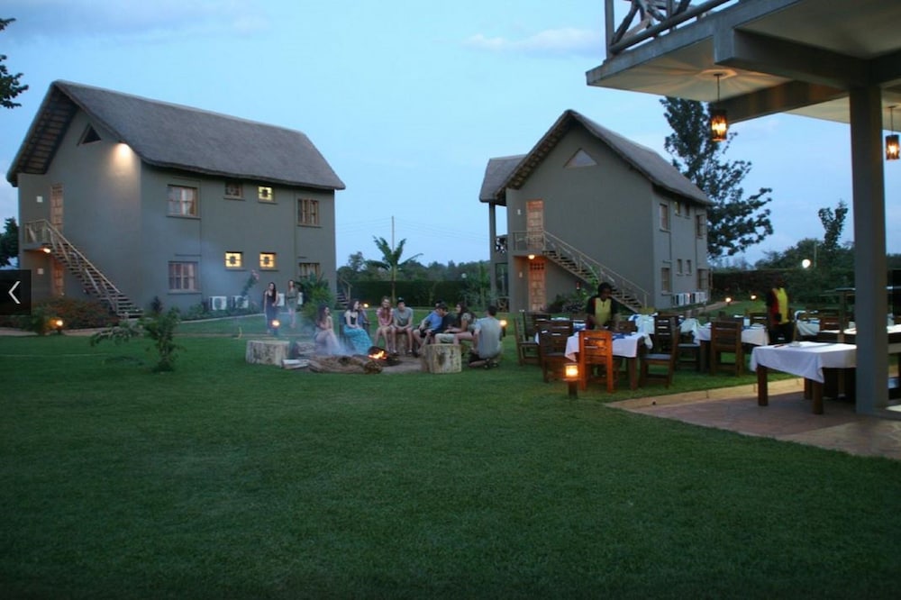 Weru Weru River Lodge