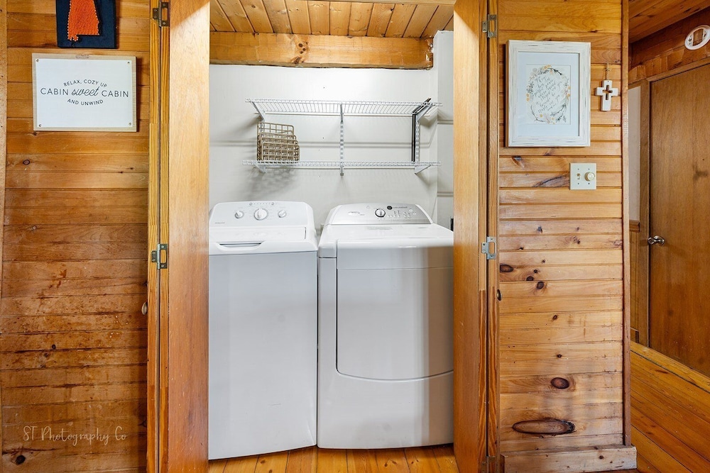Sweet Scarlet Rose 4 Bedroom Cabin