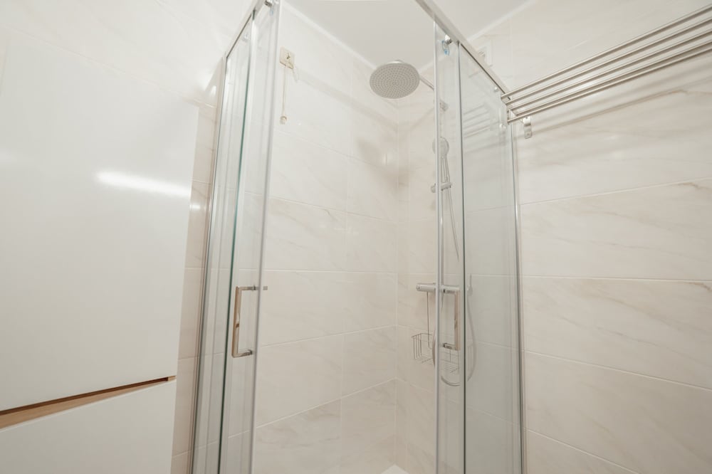 Espinho Modern 3 Bedroom Apartment by Vacationy